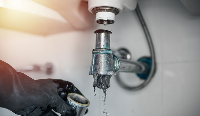 Clogged drain pipe cleaning service