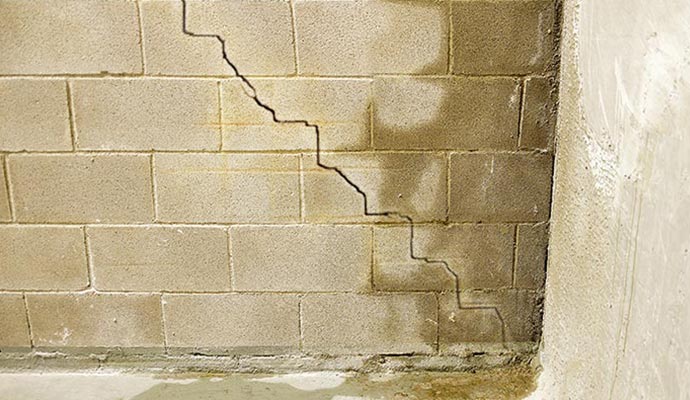 Leaking crack in wall